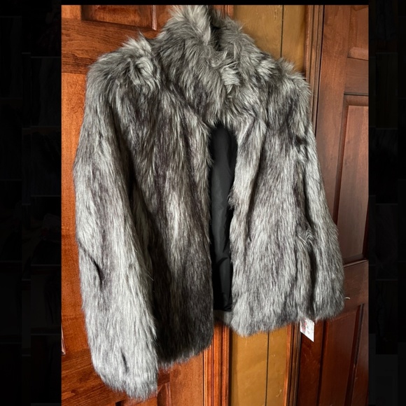 Beautiful Double Sided Faux Fur Coat🤩 - Picture 2 of 11